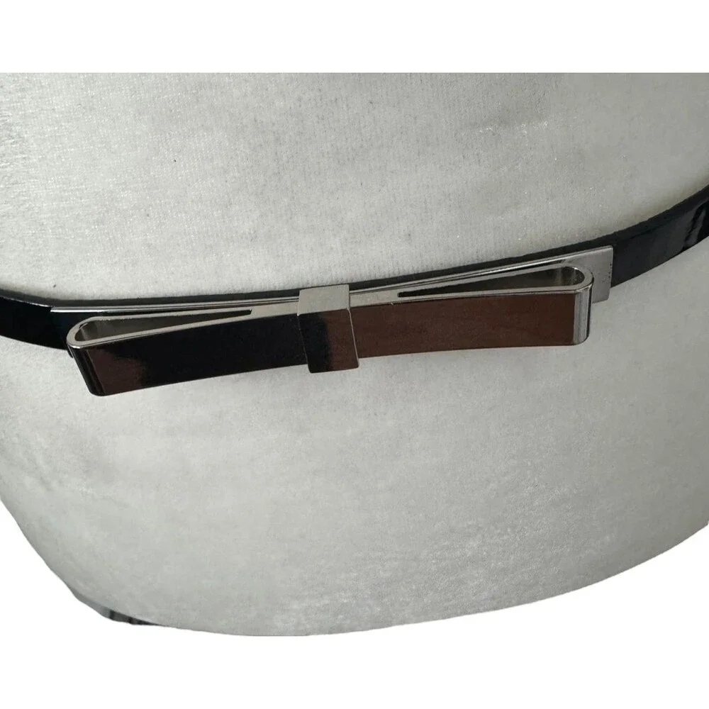 White House Black Market Belt Womens Medium‎ Metal Bow Skinny Patent Leather